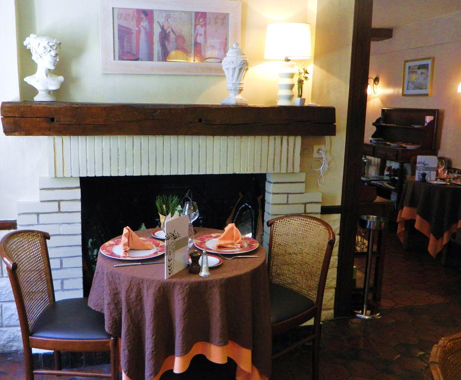 Conches-en-Ouche Hotel Restaurant Le Cygne מראה חיצוני תמונה
