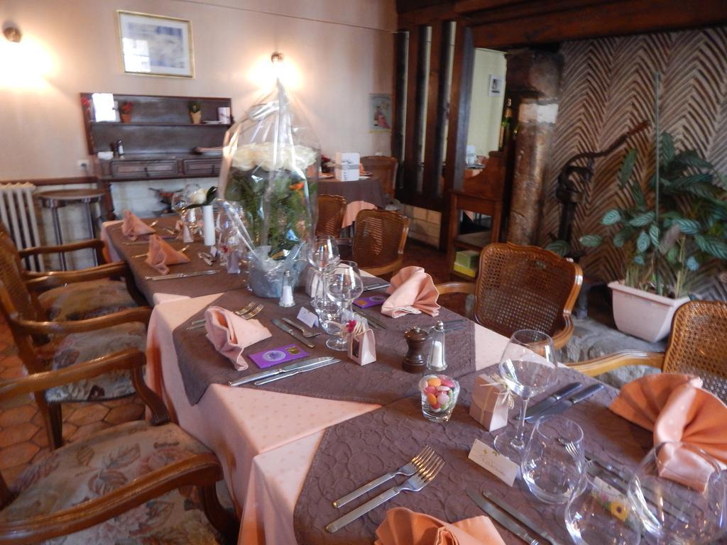 Conches-en-Ouche Hotel Restaurant Le Cygne מראה חיצוני תמונה