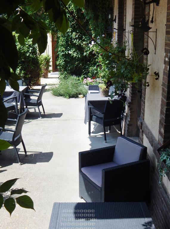 Conches-en-Ouche Hotel Restaurant Le Cygne מראה חיצוני תמונה