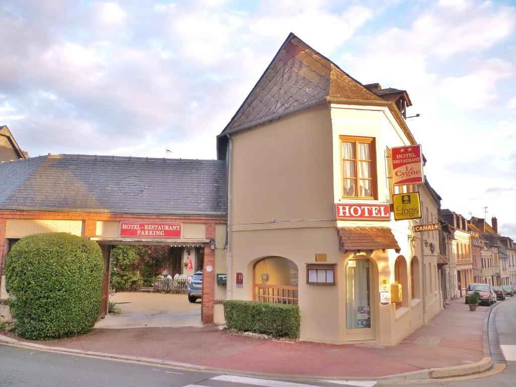 Conches-en-Ouche Hotel Restaurant Le Cygne מראה חיצוני תמונה