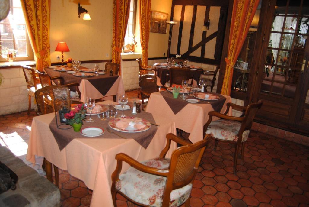 Conches-en-Ouche Hotel Restaurant Le Cygne מראה חיצוני תמונה