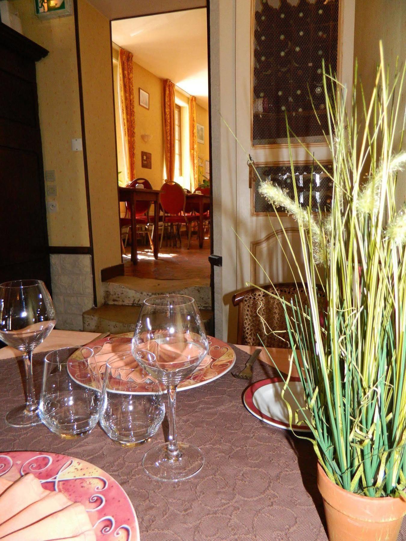 Conches-en-Ouche Hotel Restaurant Le Cygne מראה חיצוני תמונה